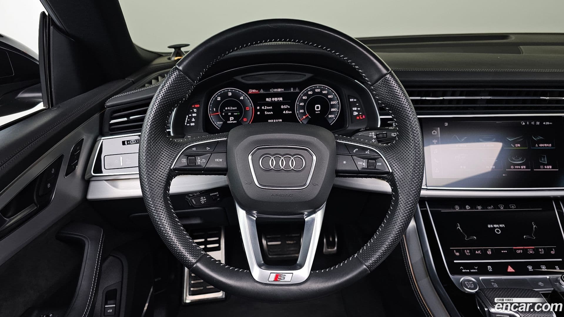 Main__Slider__Photo:Q8 Audi 2020.4-12