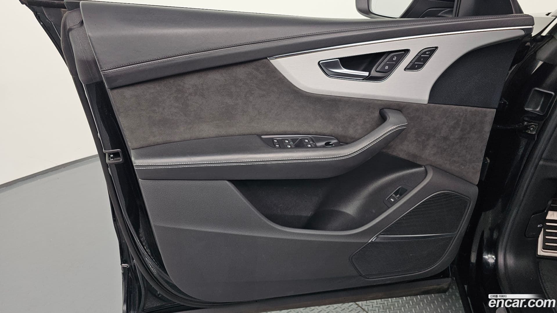 Main__Slider__Photo:Q8 Audi 2020.4-23