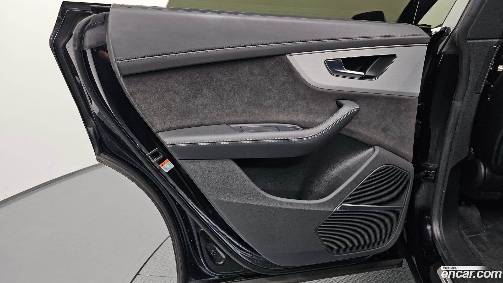 Main__Slider__Photo:Q8 Audi 2020.4-24