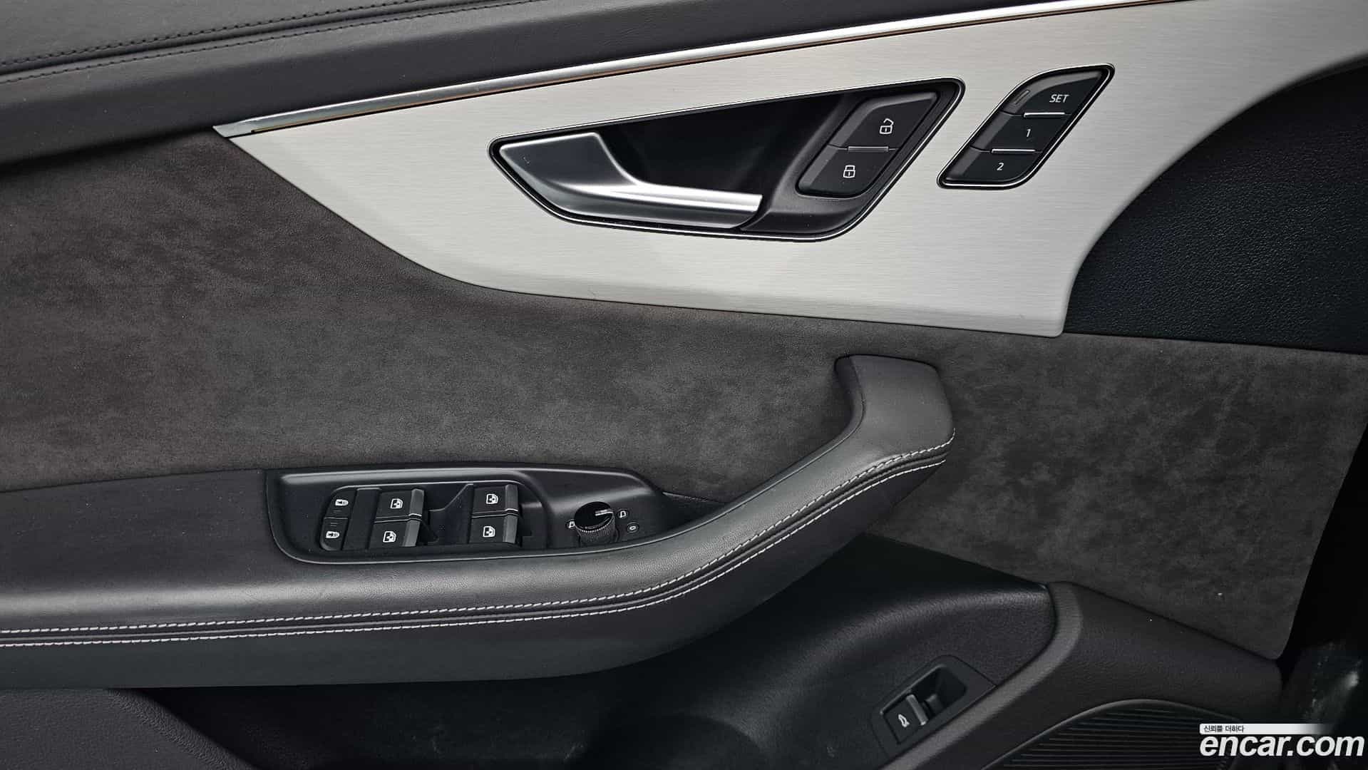 Q8 Audi 2020.4-OPTION-040