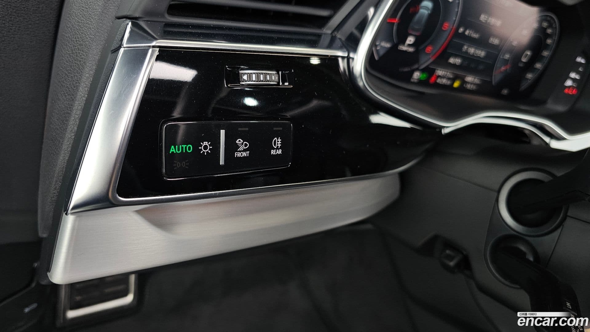 Main__Slider__Photo:Q8 Audi 2020.4-27