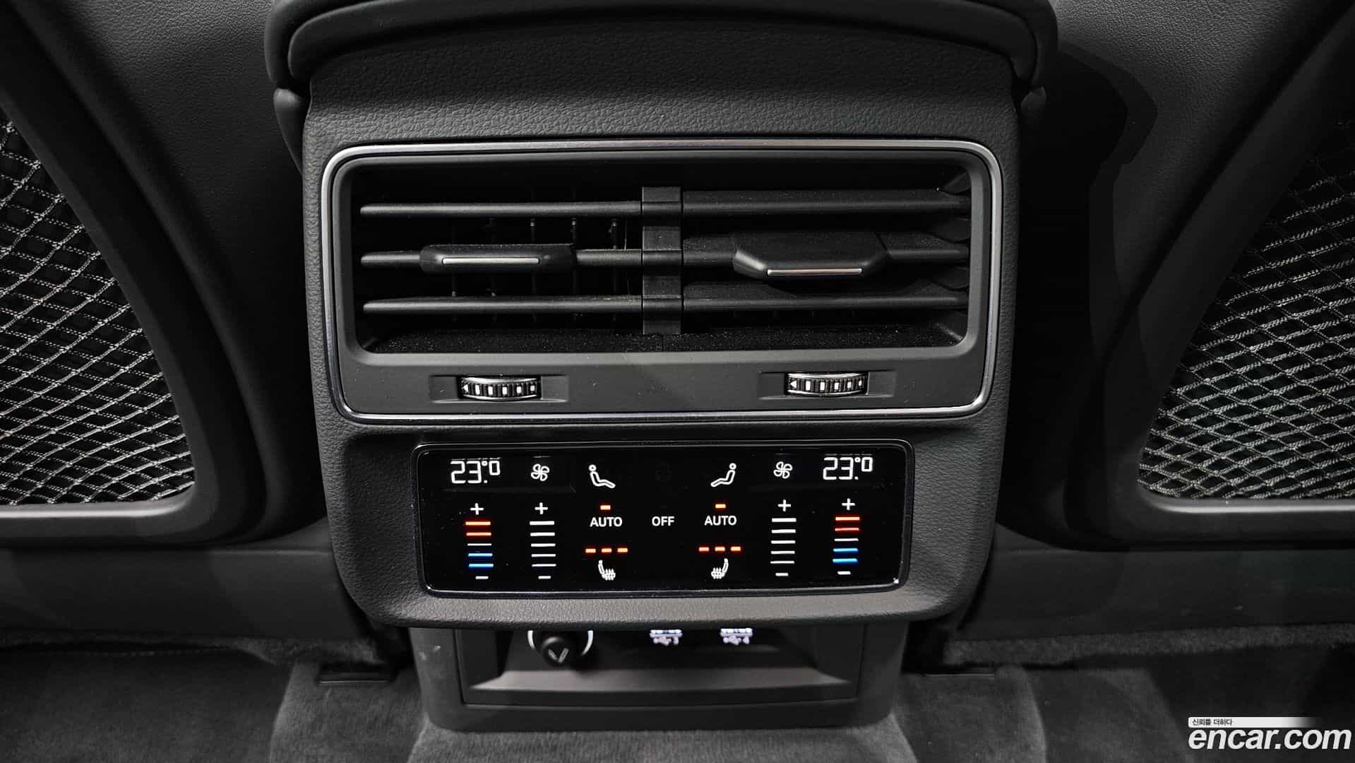 Q8 Audi 2020.4-OPTION-044