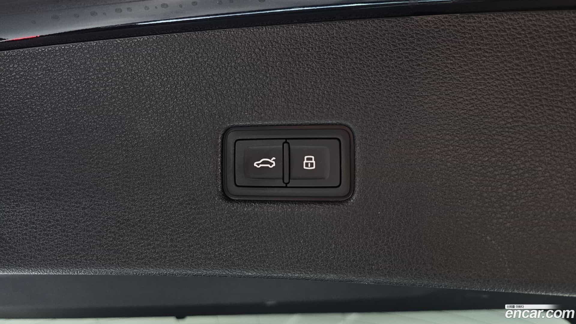 Q8 Audi 2020.4-OPTION-047