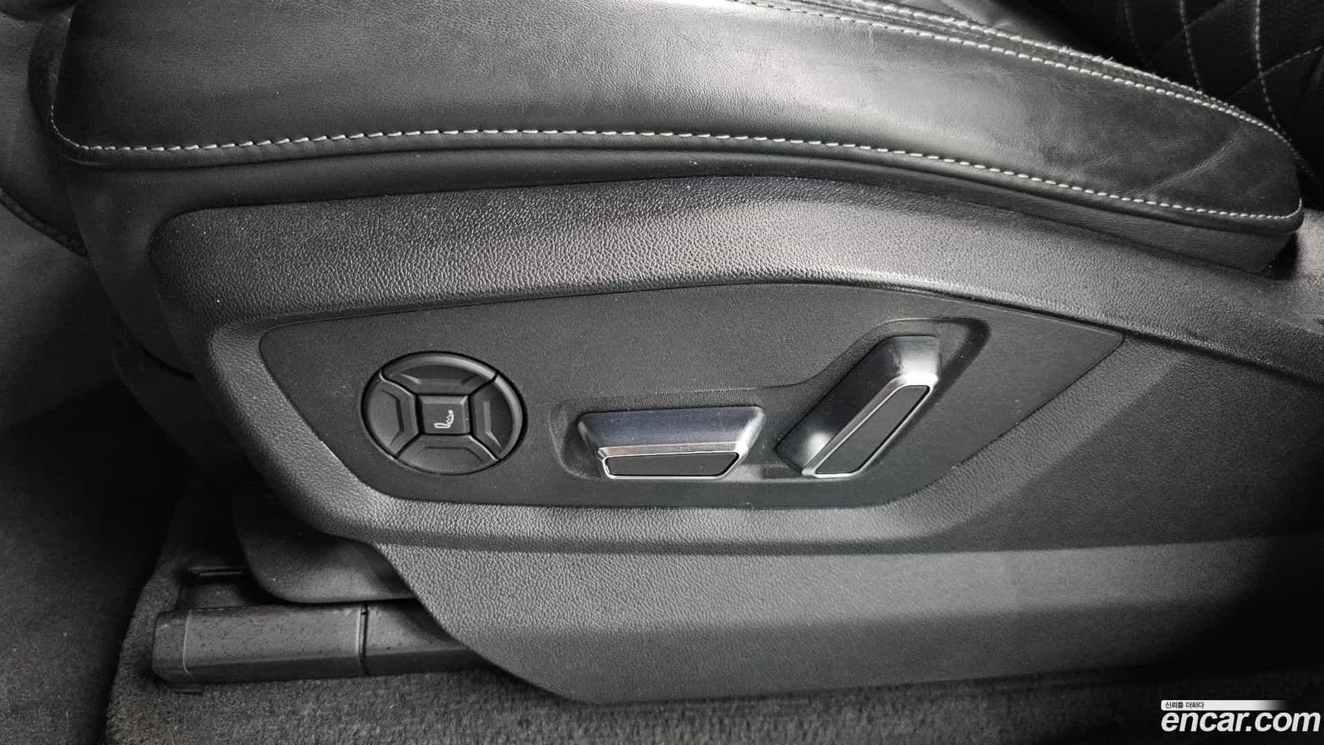 Q8 Audi 2020.4-OPTION-049