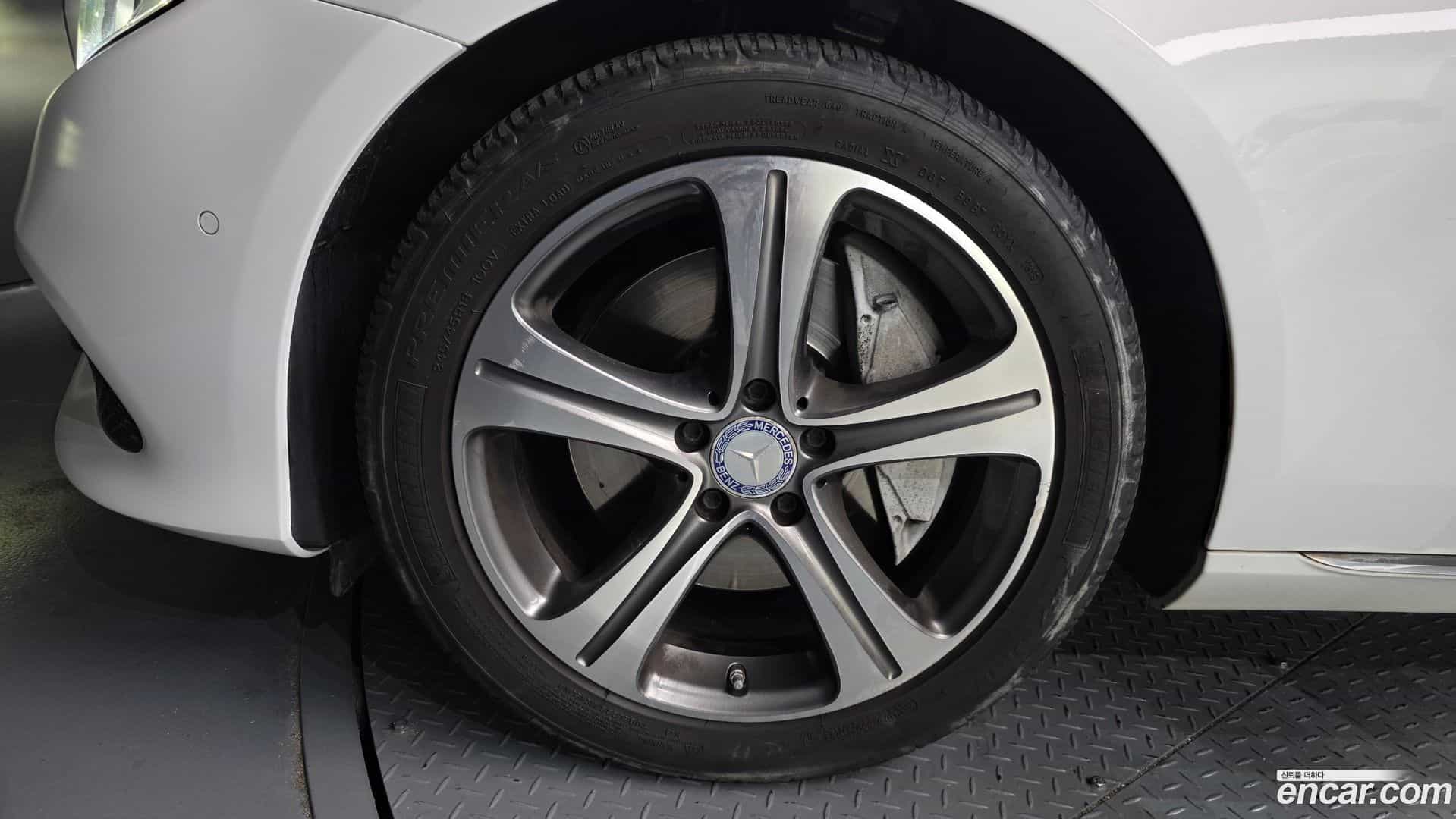 E-Class Mercedes-Benz 2016.11-OUTER-005