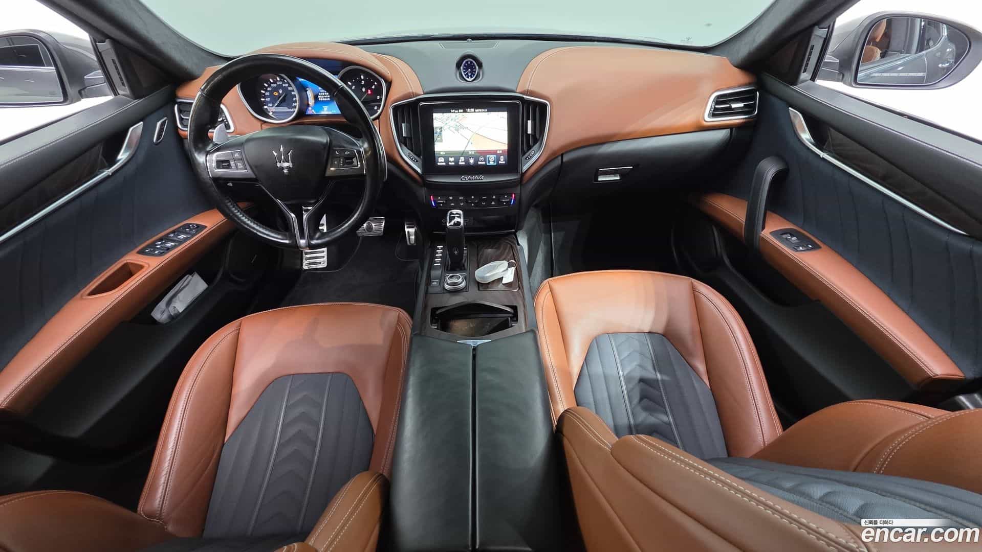 Ghibli Maserati 2019.11-INNER-007