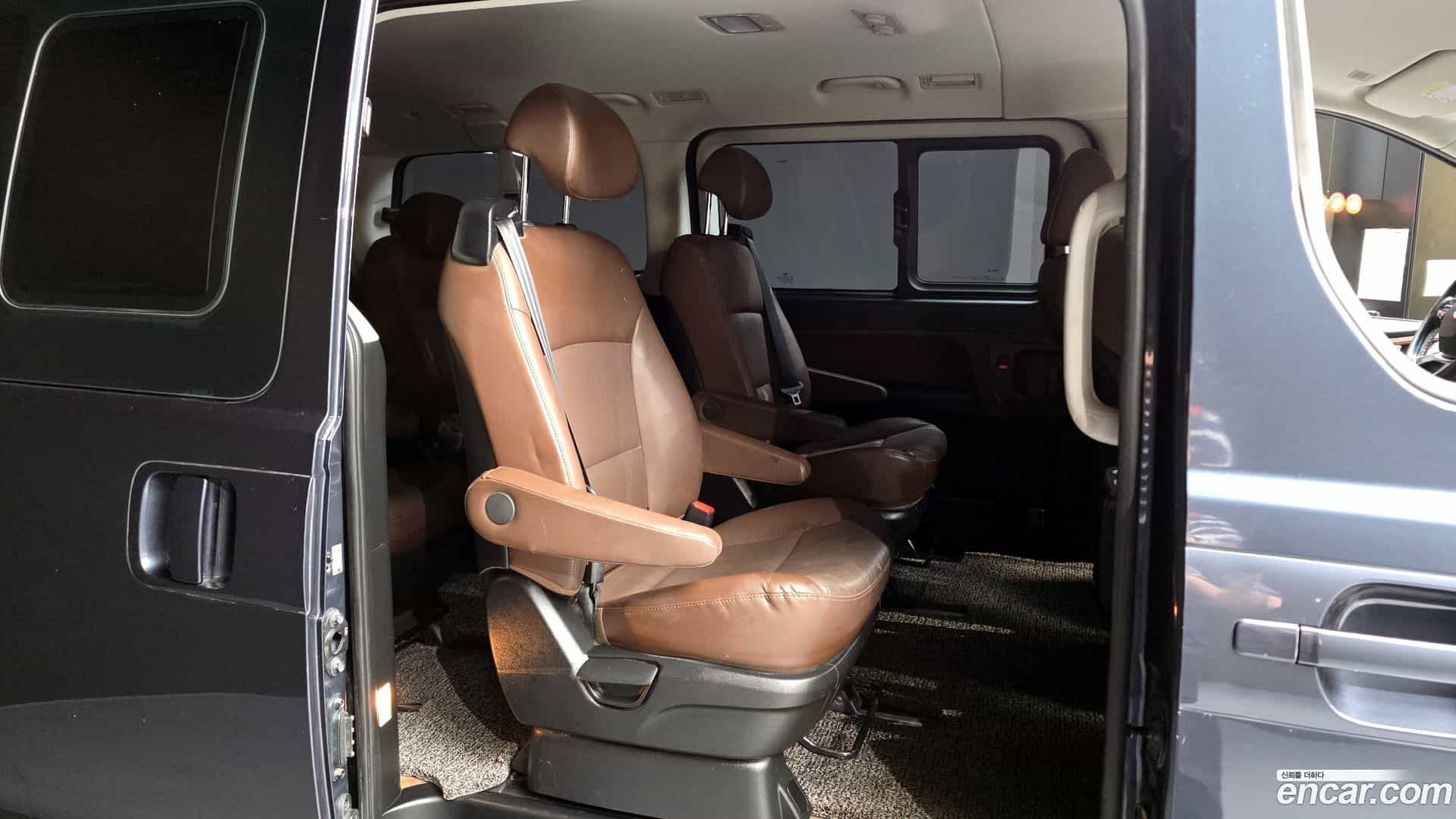 Starex Hyundai 2018.8-OPTION-016