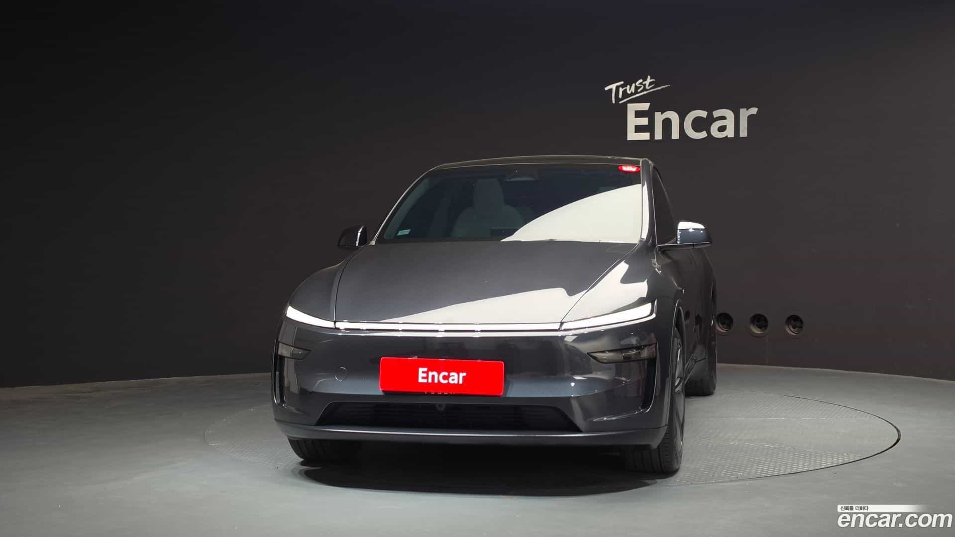Model Y Tesla 2025.6-OUTER-003