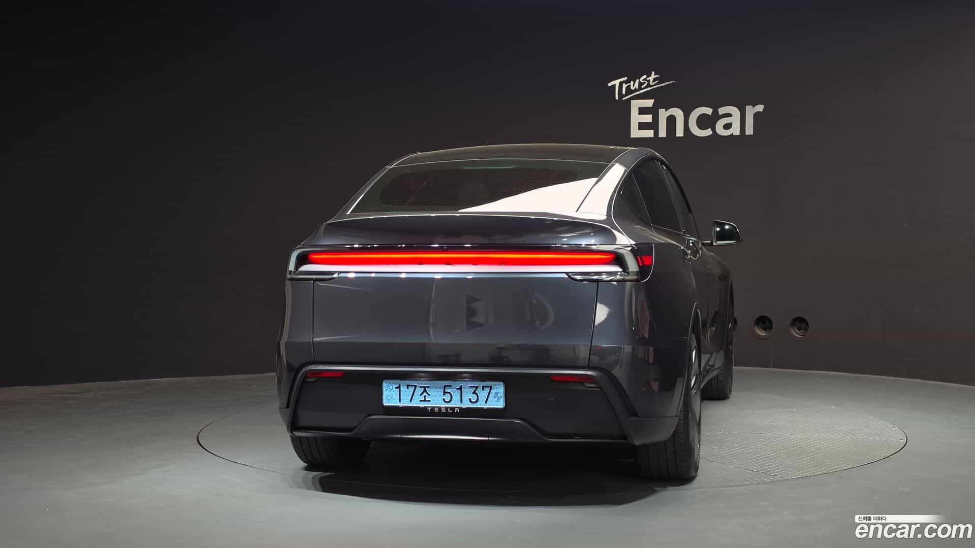 Model Y Tesla 2025.6-OUTER-004
