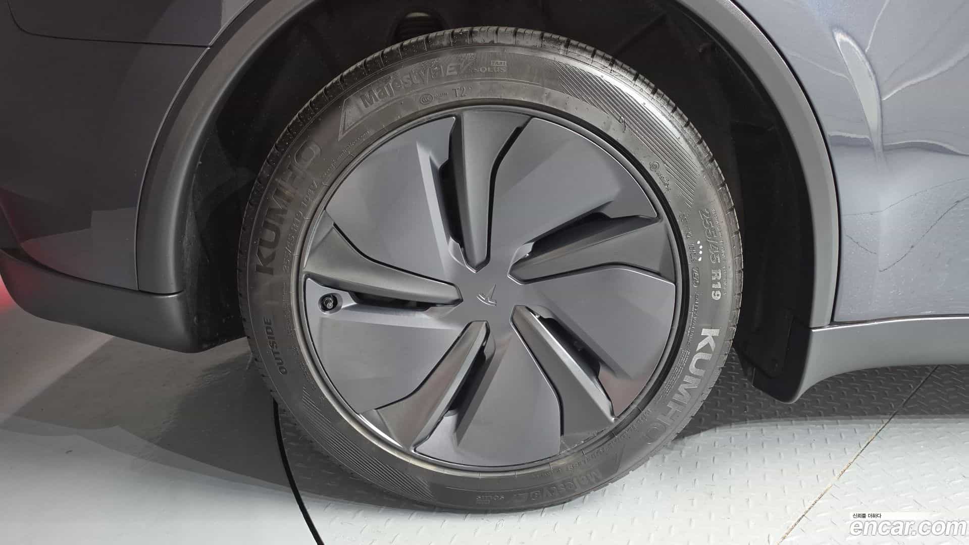 Model Y Tesla 2025.6-OUTER-005