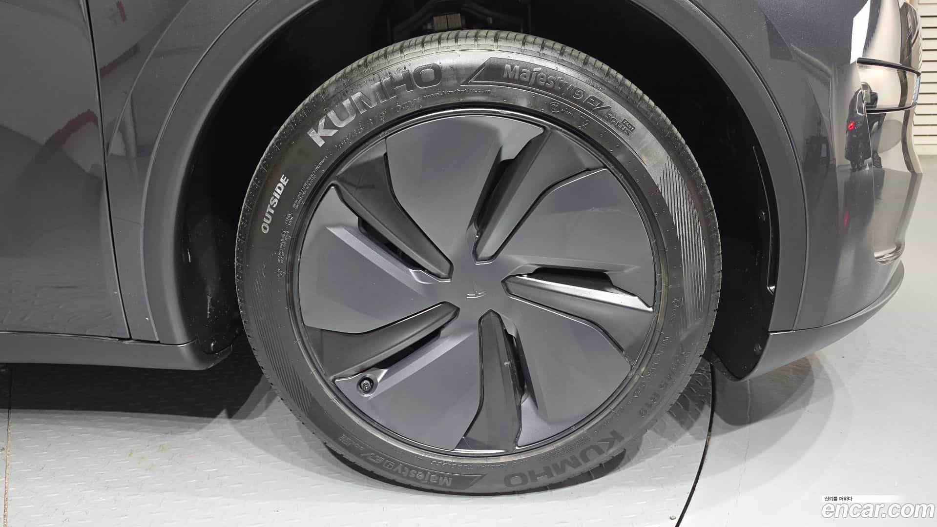 Model Y Tesla 2025.6-OUTER-031