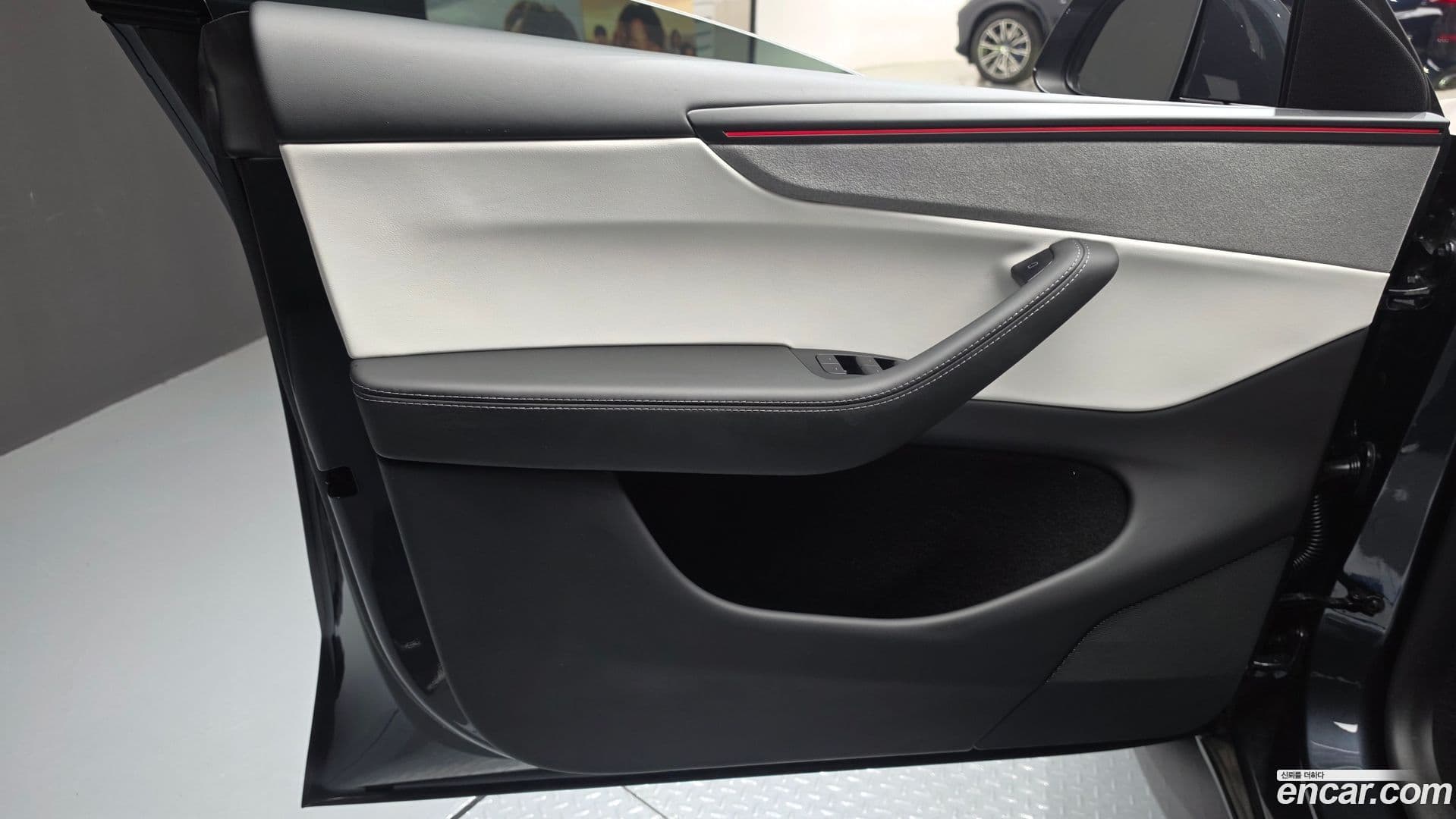Main__Slider__Photo:Model Y Tesla 2025.6-23