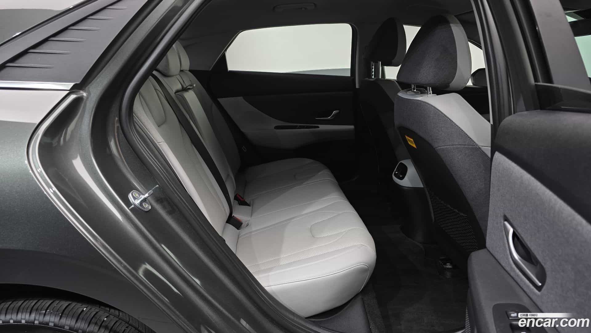 AVANTE Hyundai 2022.4-OPTION-015