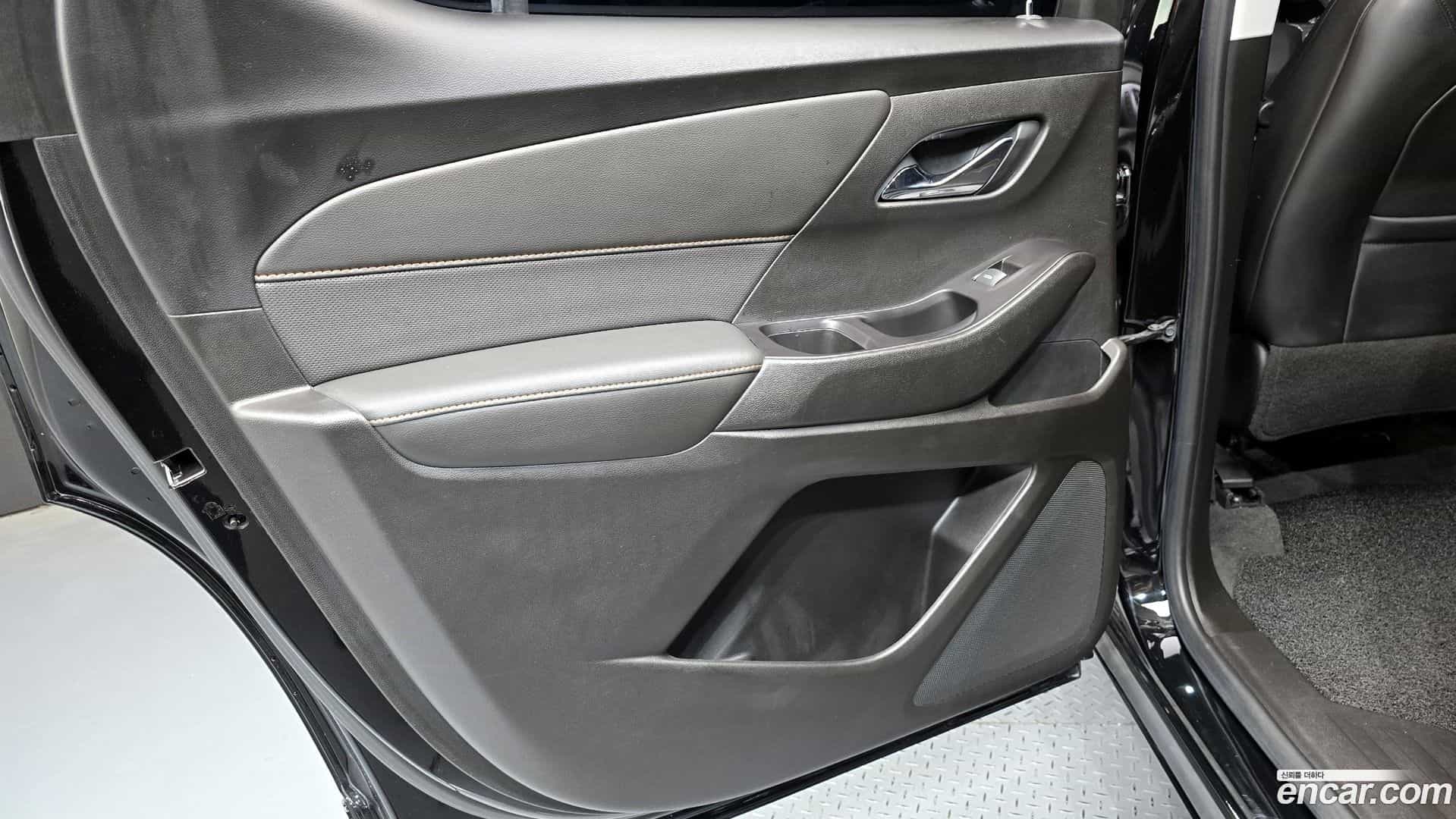 Traverse Chevrolet 2020.5-INNER-035