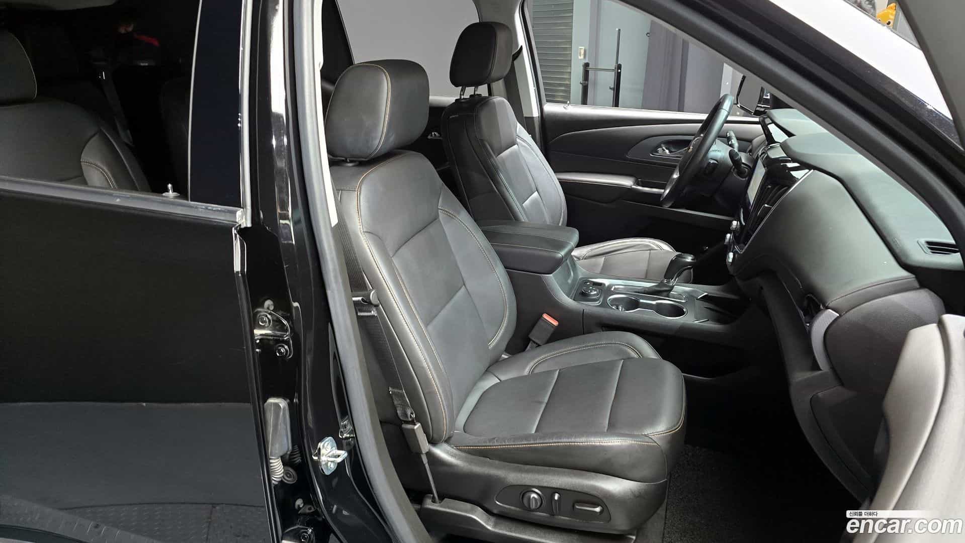 Traverse Chevrolet 2020.5-INNER-036