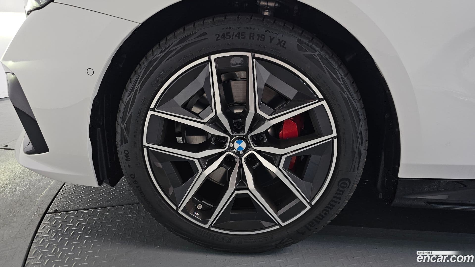 Main__Slider__Photo:5-Series BMW 2025.10-4