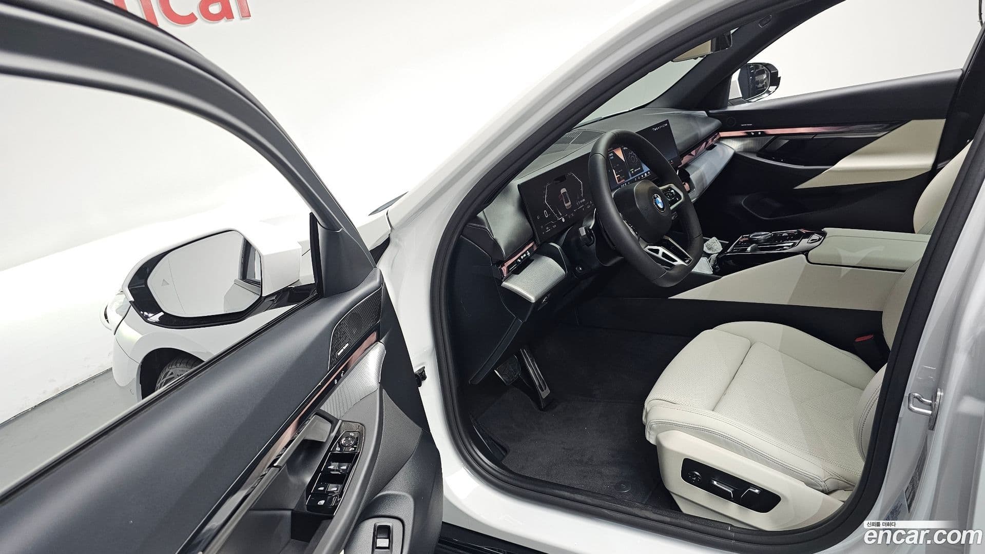 Main__Slider__Photo:5-Series BMW 2025.10-9