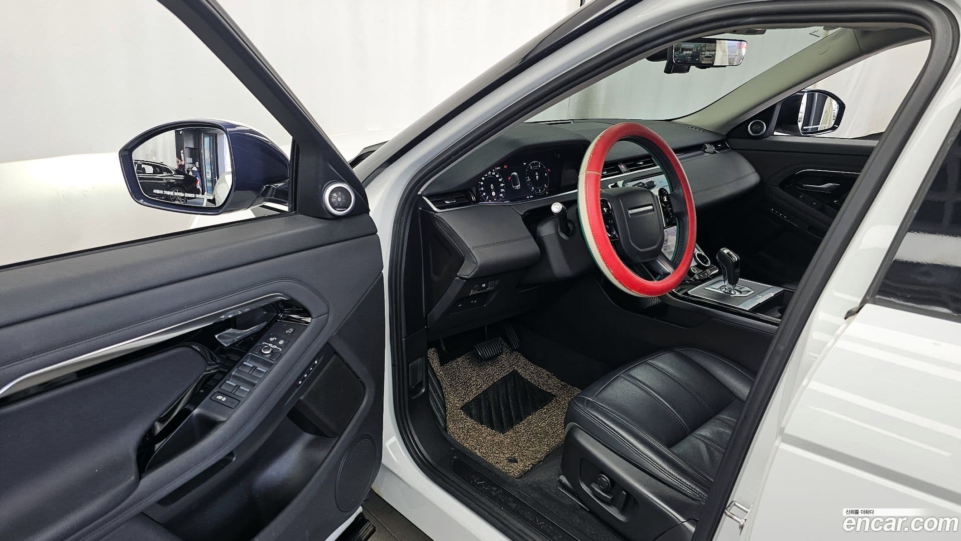 Main__Slider__Photo:Range Rover Evoque Land Rover 2019.6-9