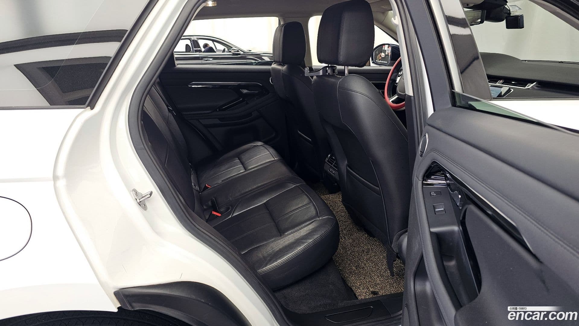 Main__Slider__Photo:Range Rover Evoque Land Rover 2019.6-11
