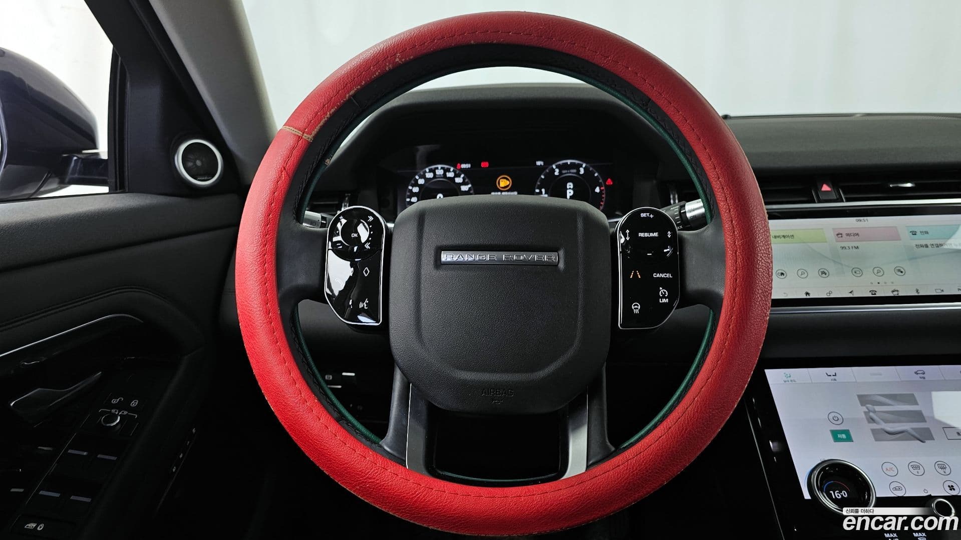 Main__Slider__Photo:Range Rover Evoque Land Rover 2019.6-12