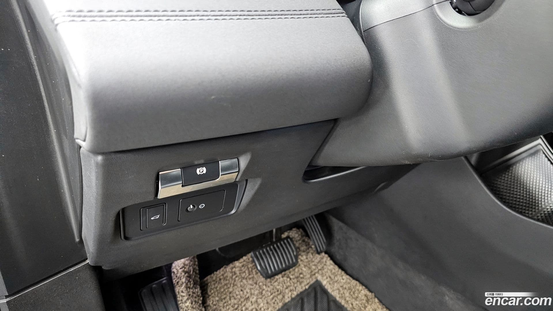 Main__Slider__Photo:Range Rover Evoque Land Rover 2019.6-26