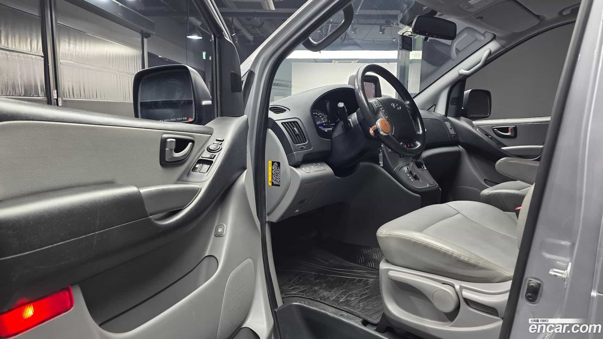 Starex Hyundai 2018.10-INNER-010
