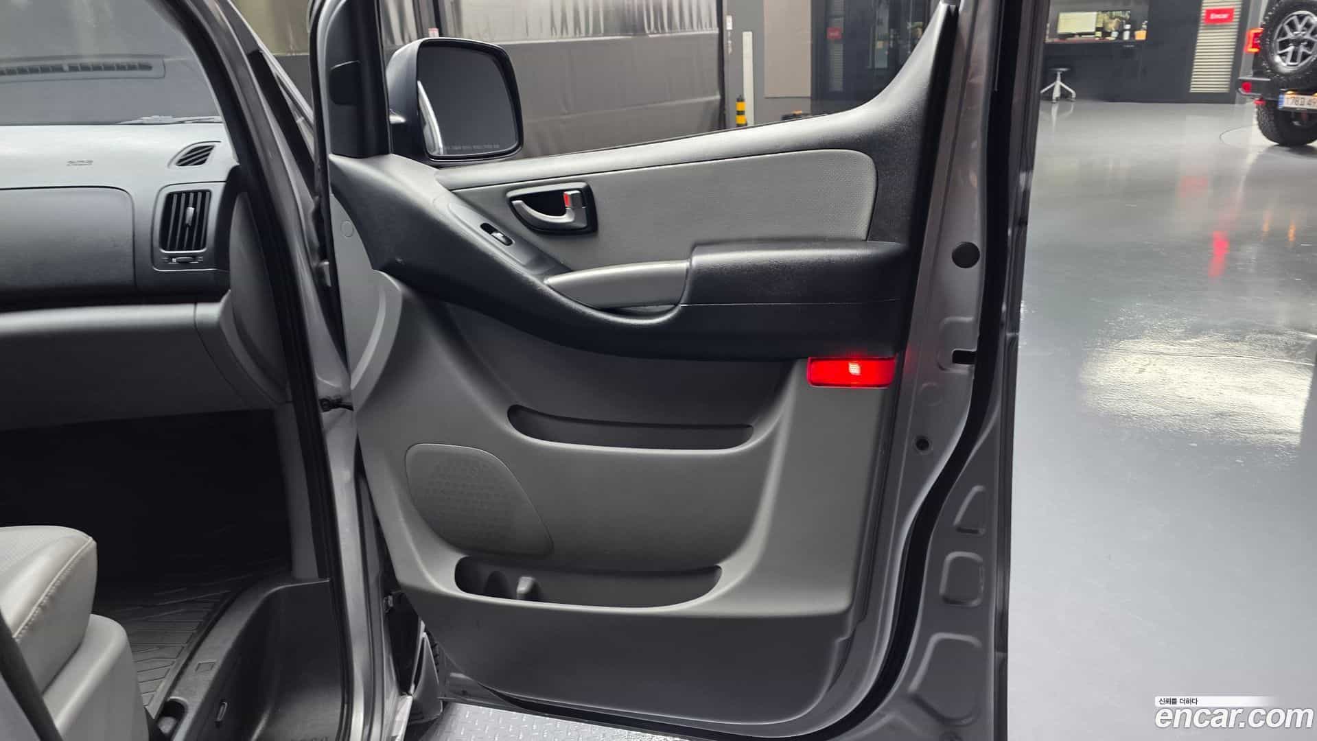 Starex Hyundai 2018.10-INNER-034