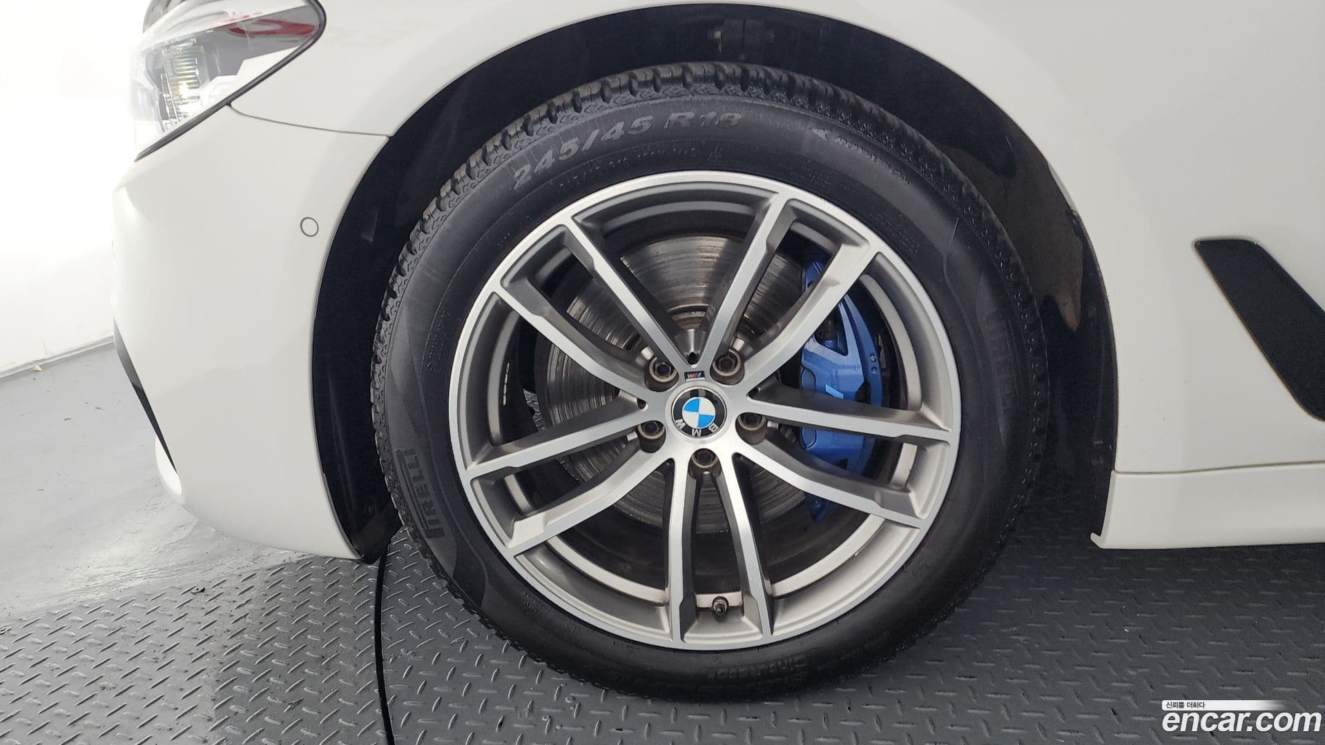 Main__Slider__Photo:5-Series BMW 2017.6-4