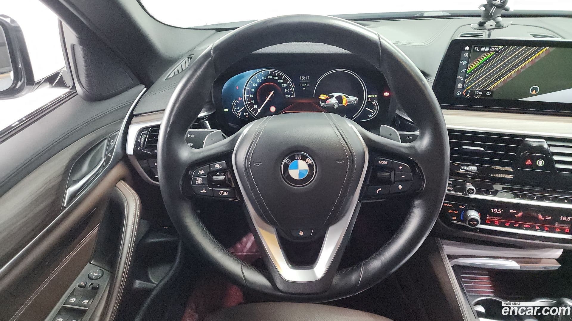 Main__Slider__Photo:5-Series BMW 2017.6-12