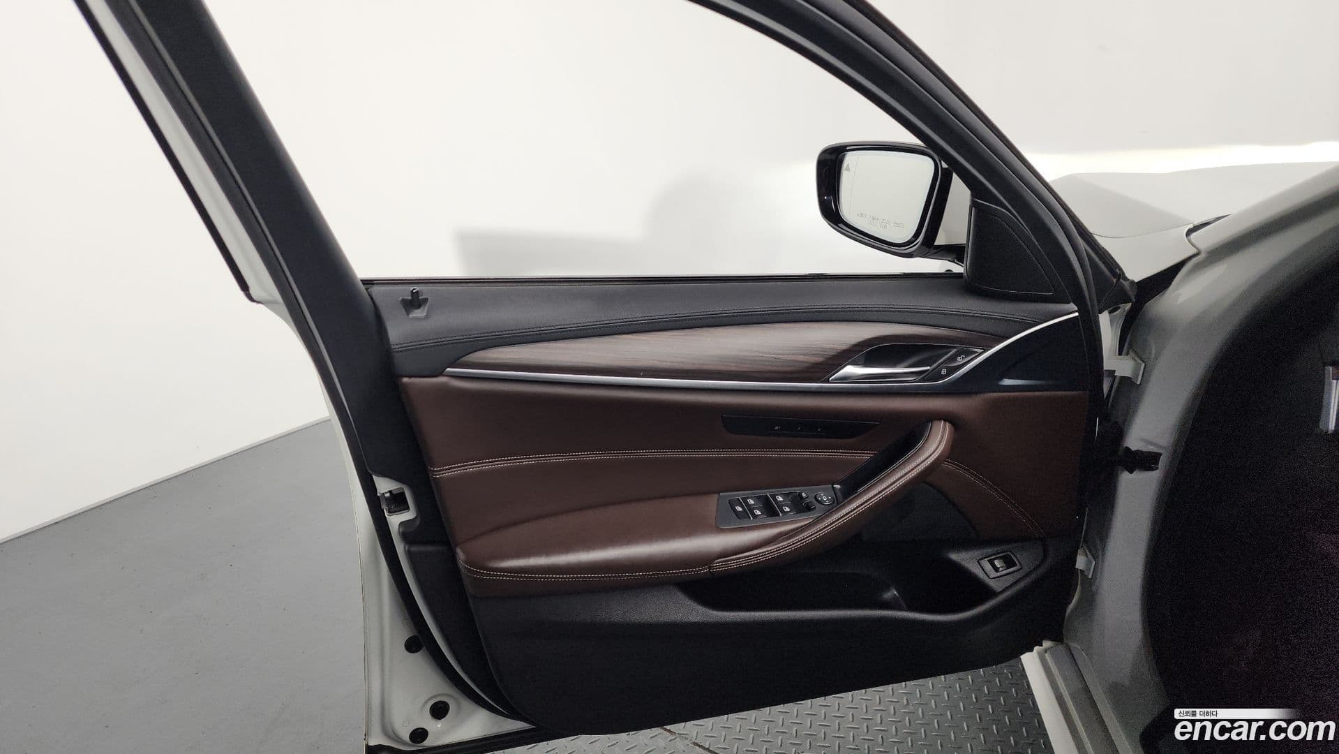 Main__Slider__Photo:5-Series BMW 2017.6-23