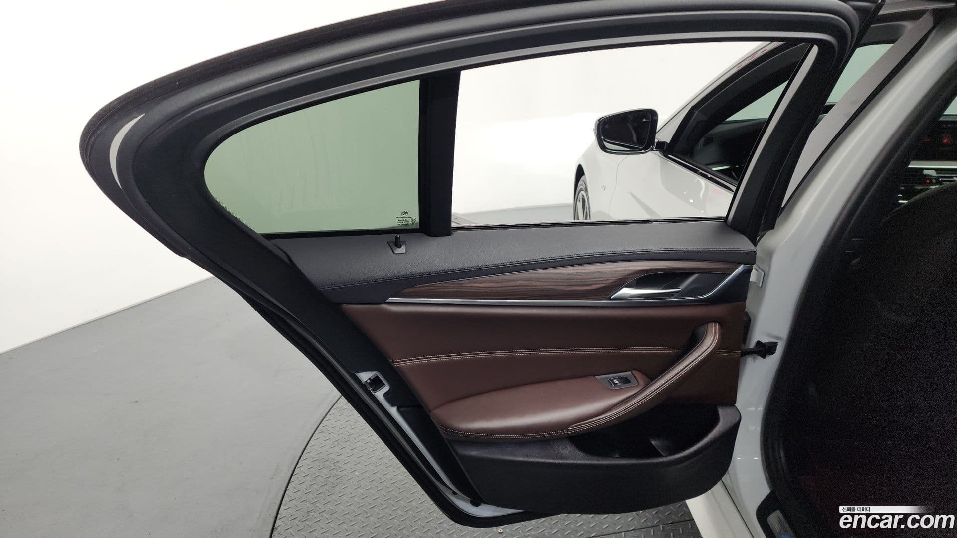 Main__Slider__Photo:5-Series BMW 2017.6-24