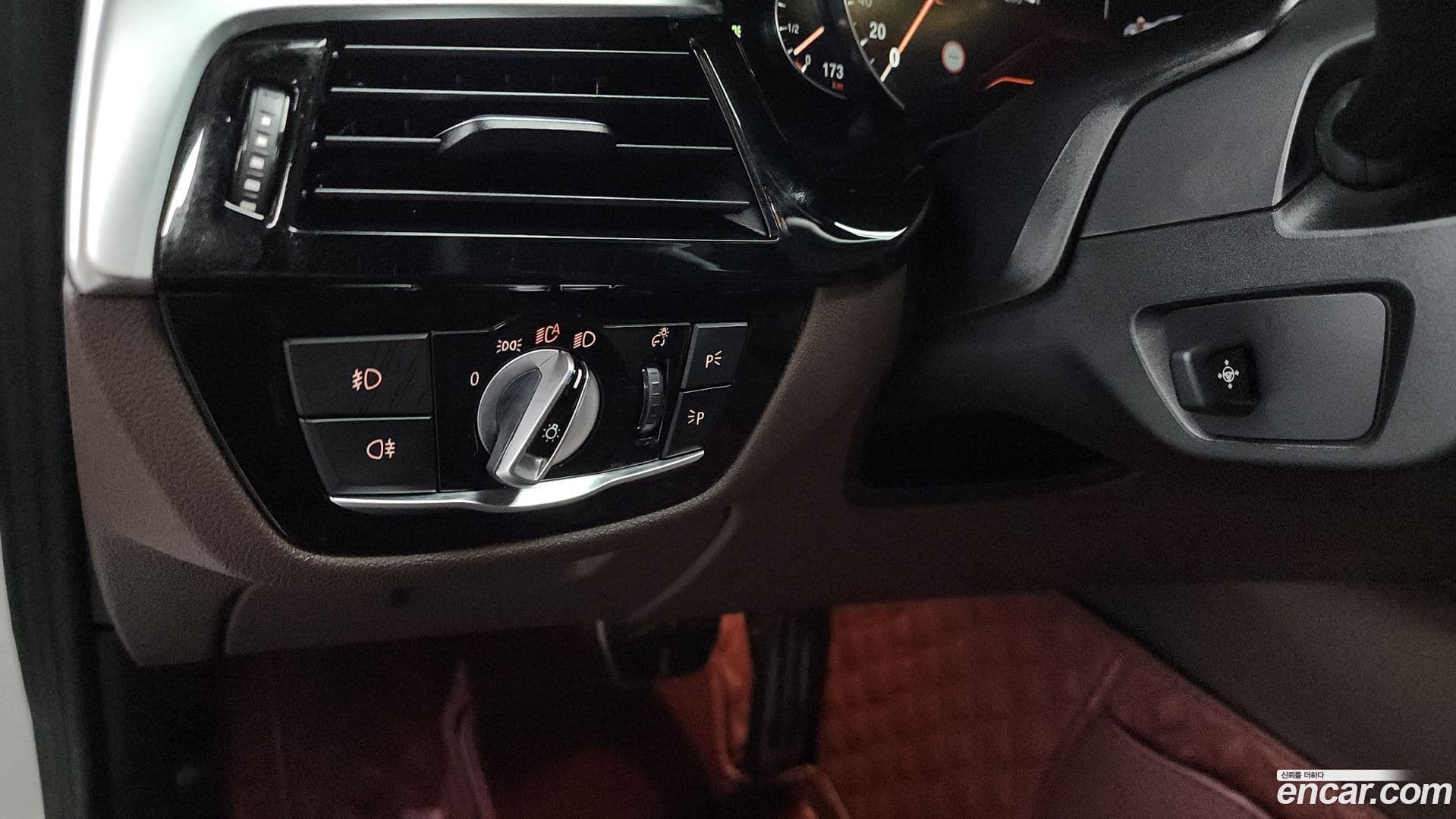 Main__Slider__Photo:5-Series BMW 2017.6-28