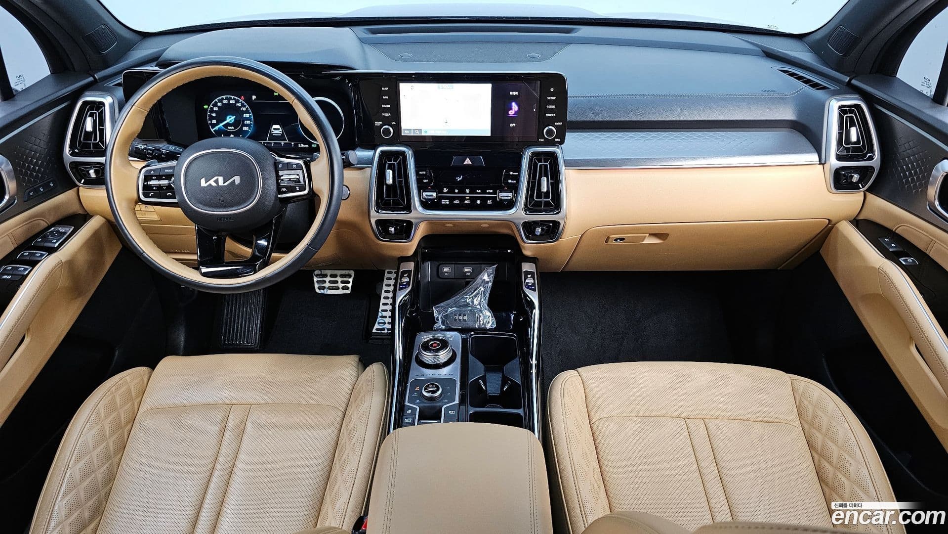 Main__Slider__Photo:Sorento Kia 2022.3-6