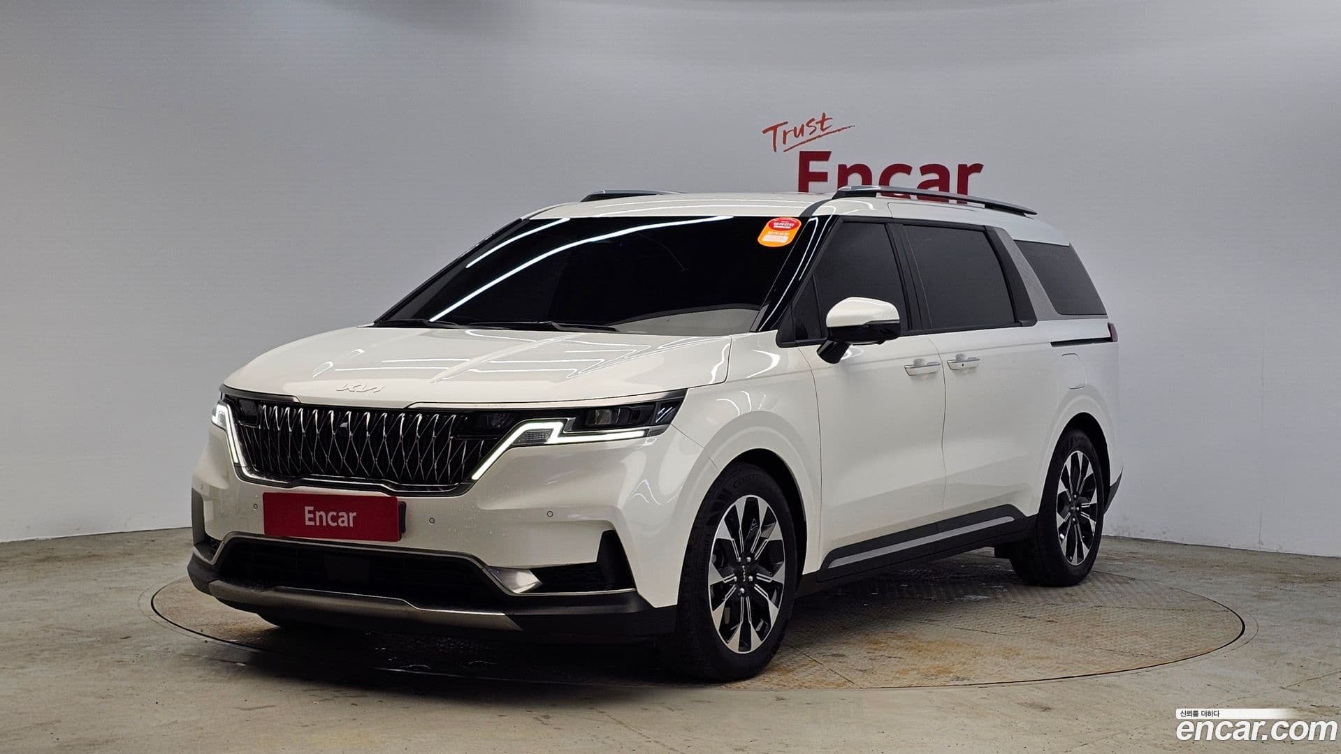 Main__Slider__Photo:Canival Kia 2023.2-0