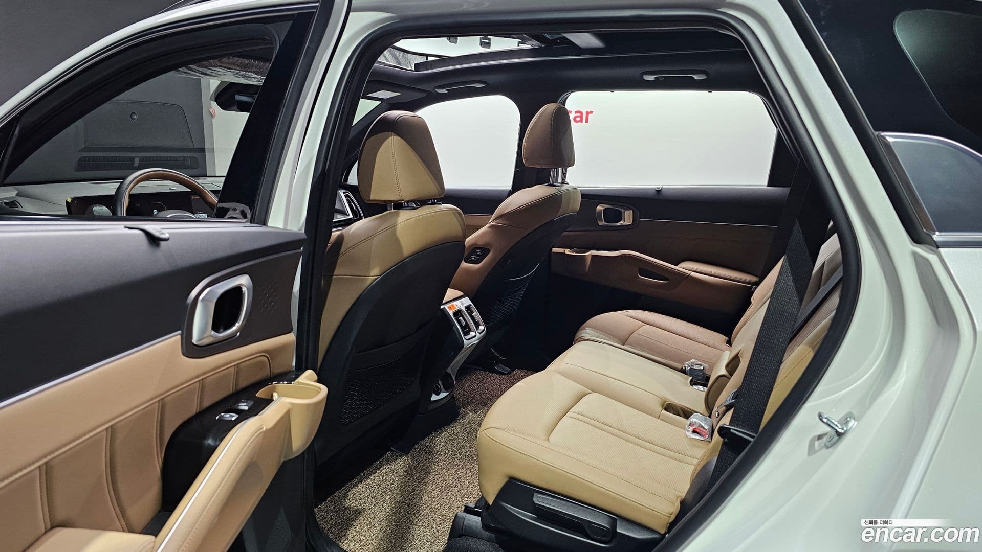 Main__Slider__Photo:Sorento Kia 2024.0-10