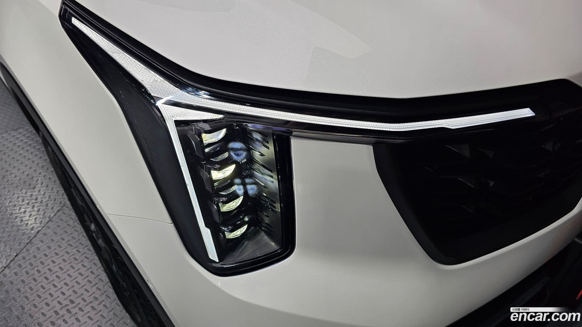 Main__Slider__Photo:Sorento Kia 2024.0-21