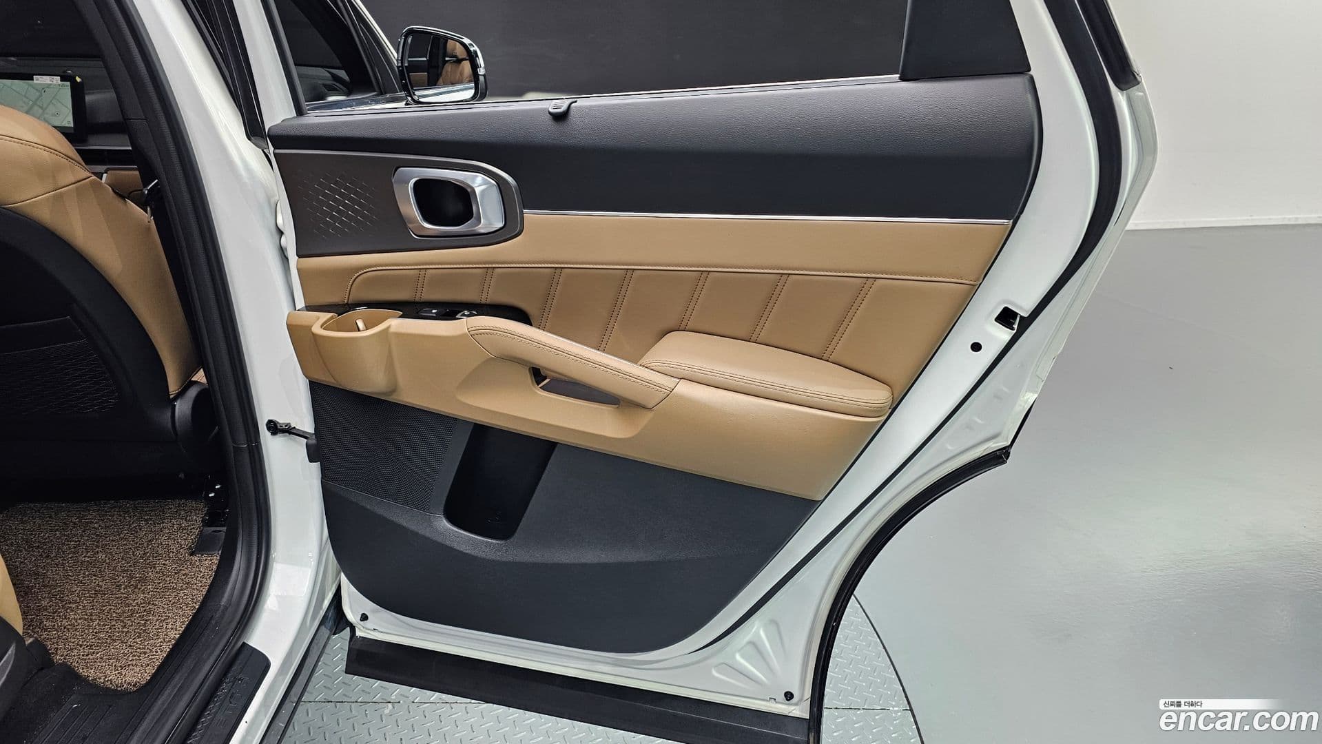 Main__Slider__Photo:Sorento Kia 2024.0-24