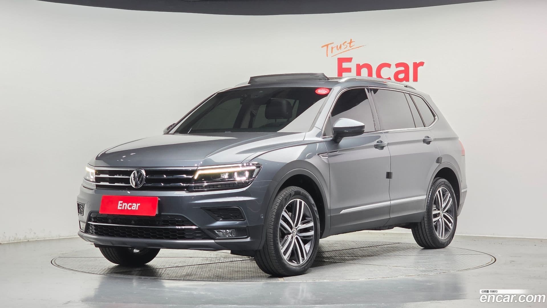 Main__Slider__Photo:Tiguan Volkswagen 2020.11-0