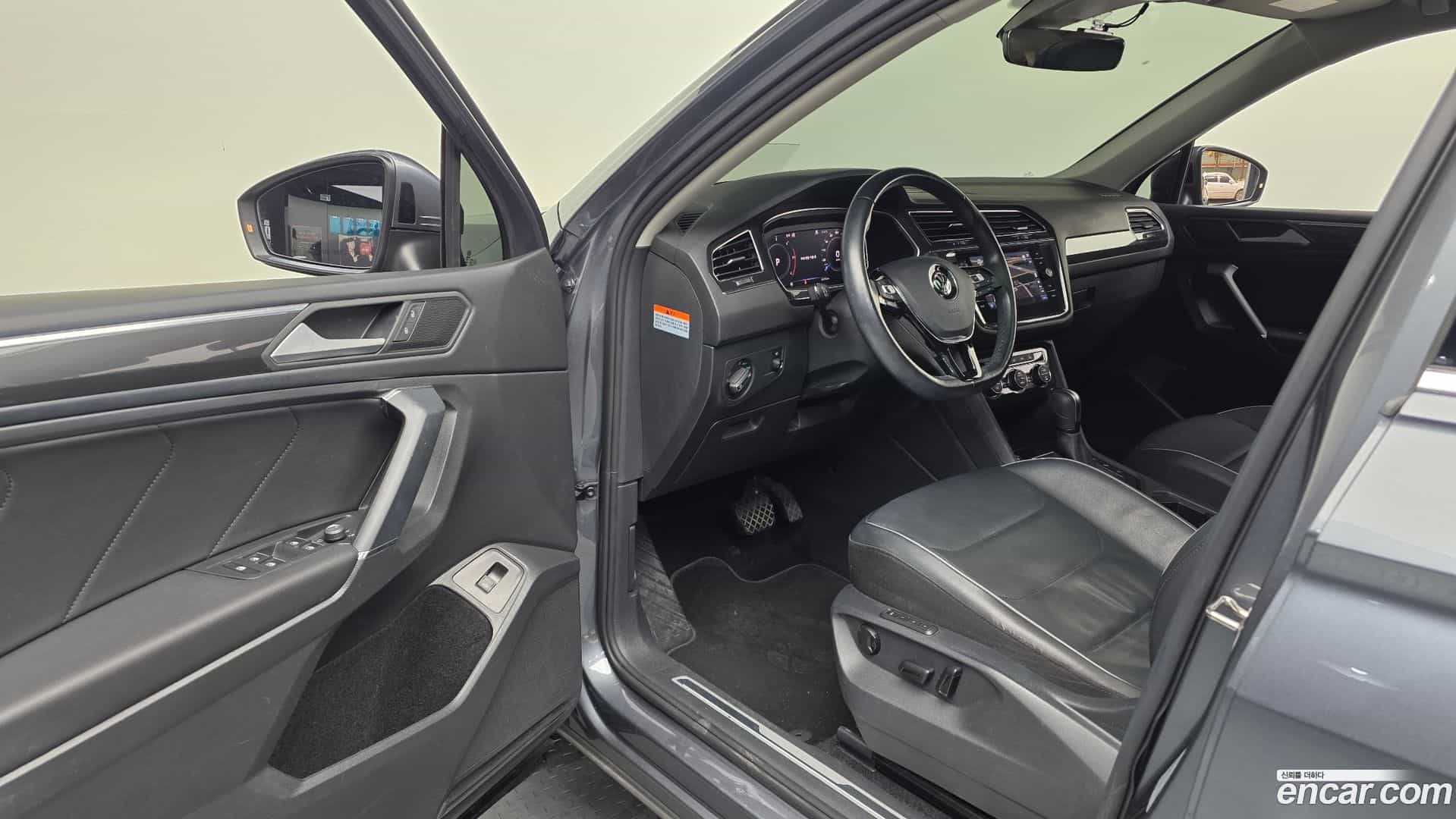 Tiguan Volkswagen 2020.11-INNER-010