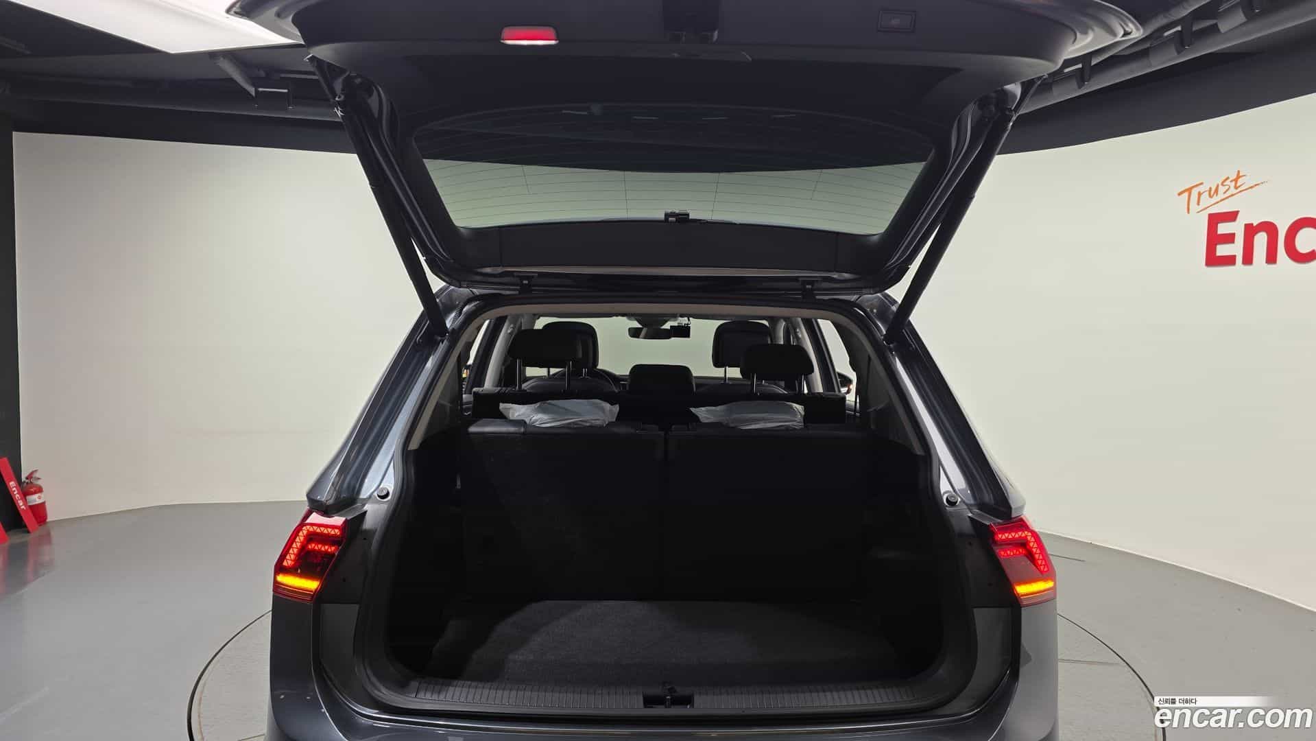 Tiguan Volkswagen 2020.11-OPTION-024