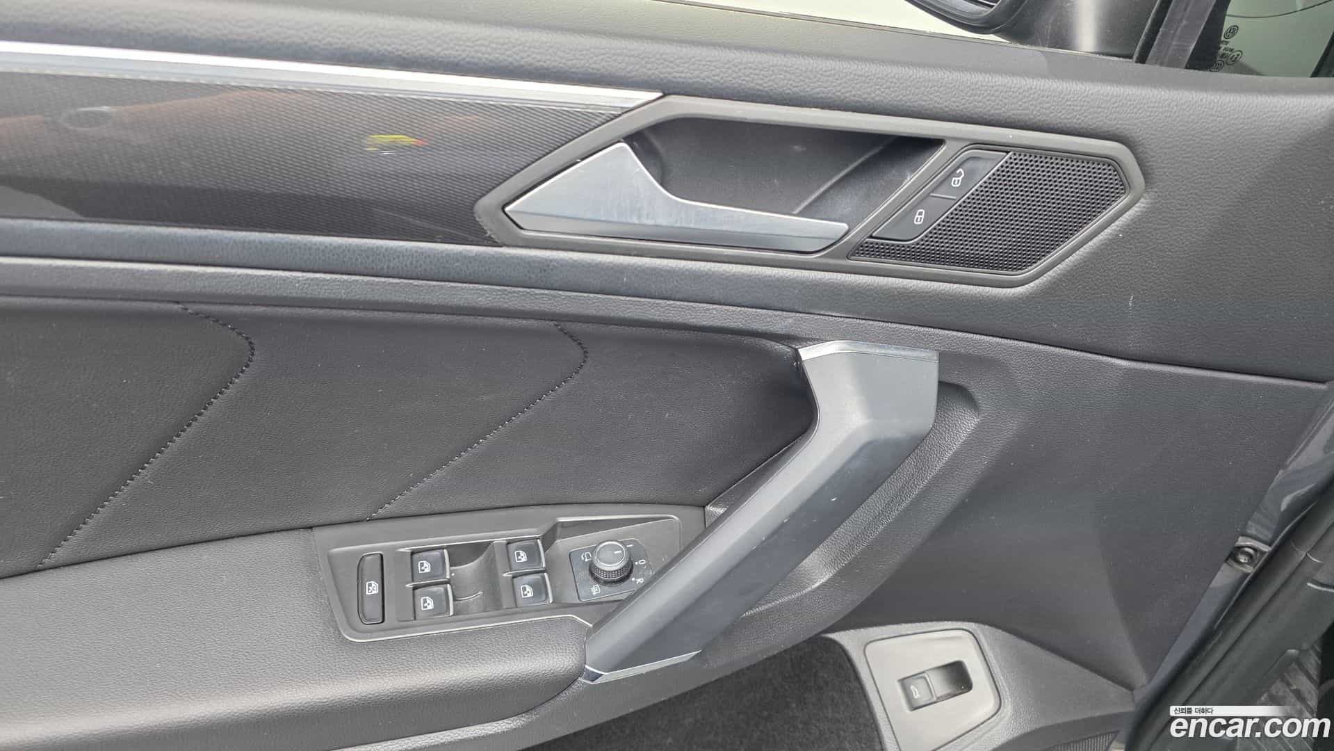 Tiguan Volkswagen 2020.11-OPTION-044