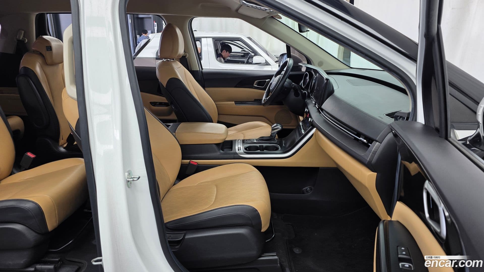 Main__Slider__Photo:Canival Kia 2023.3-10