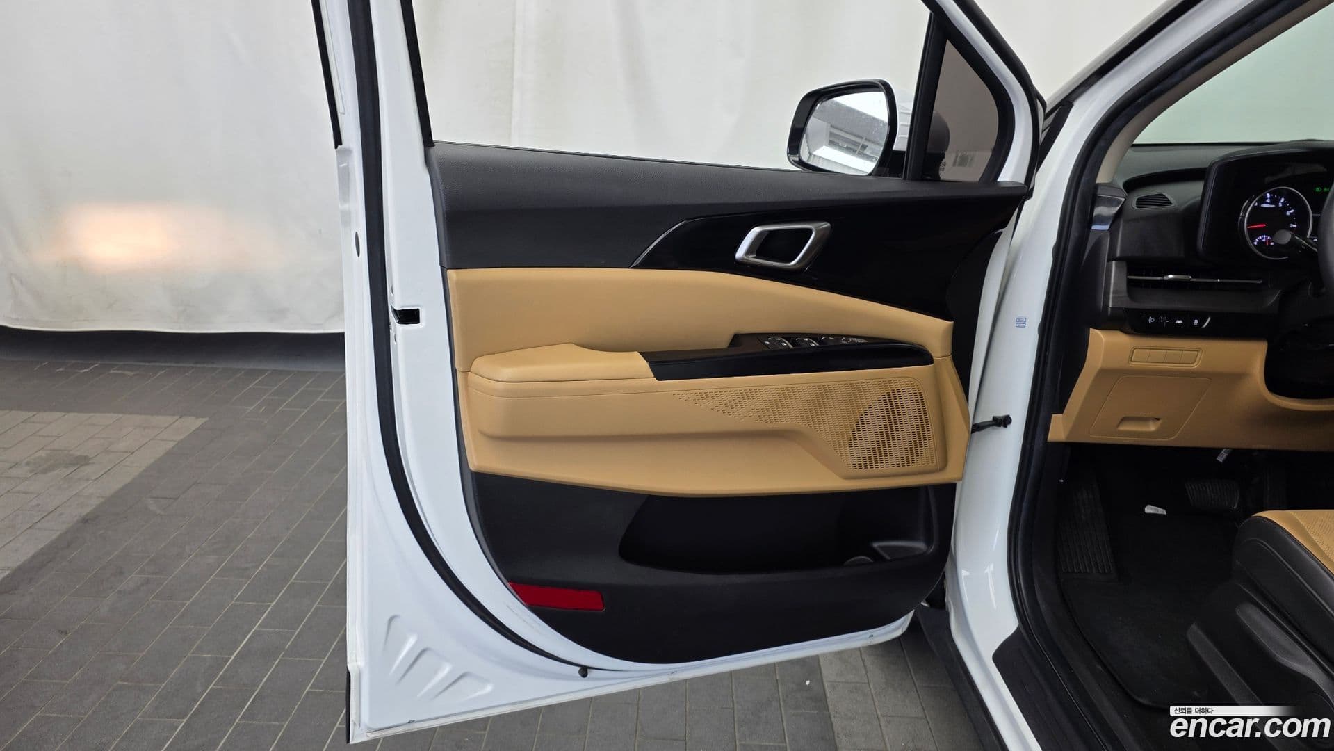 Main__Slider__Photo:Canival Kia 2023.3-23