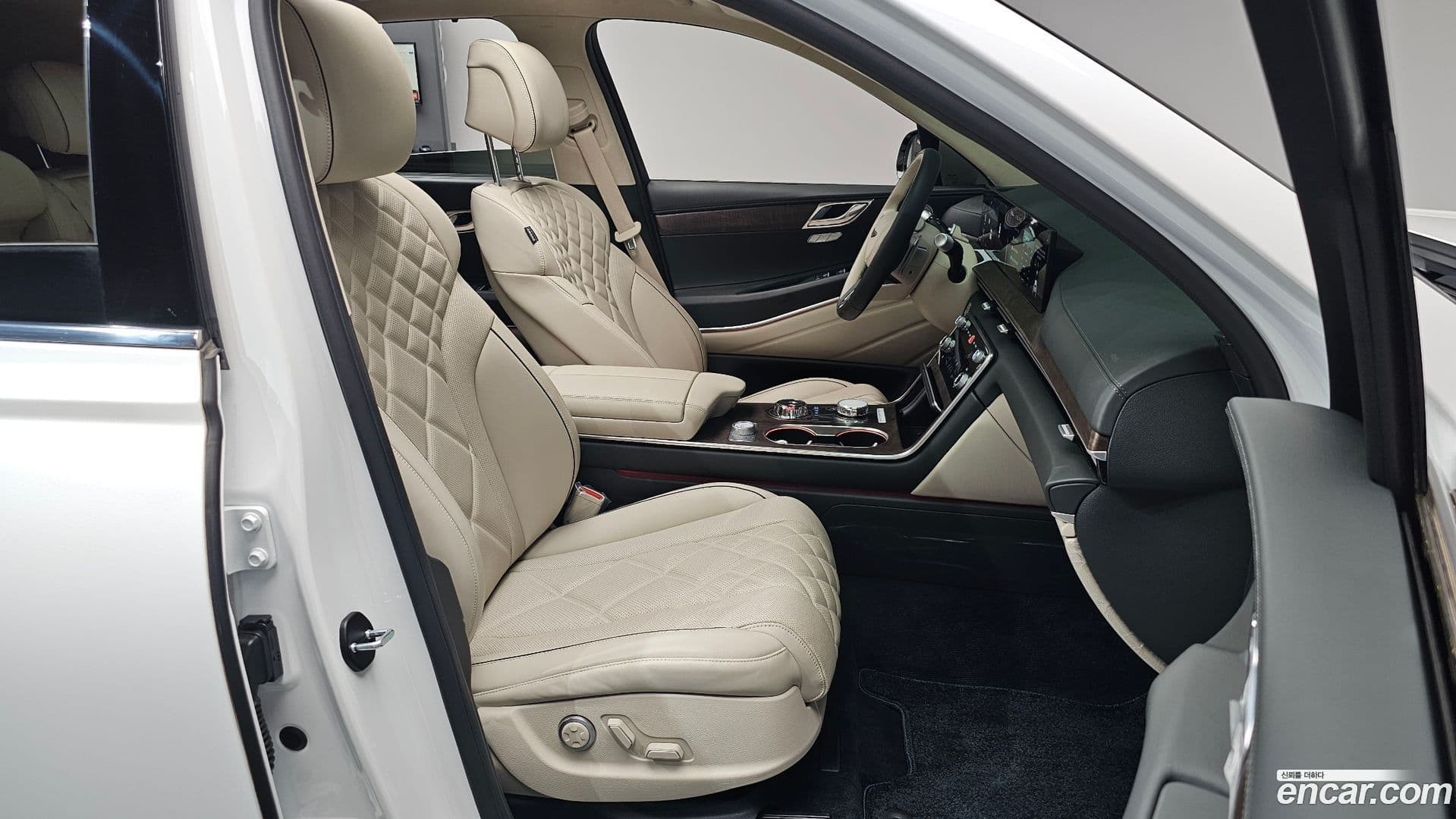 Main__Slider__Photo:GV80 Genesis 2024.3-25