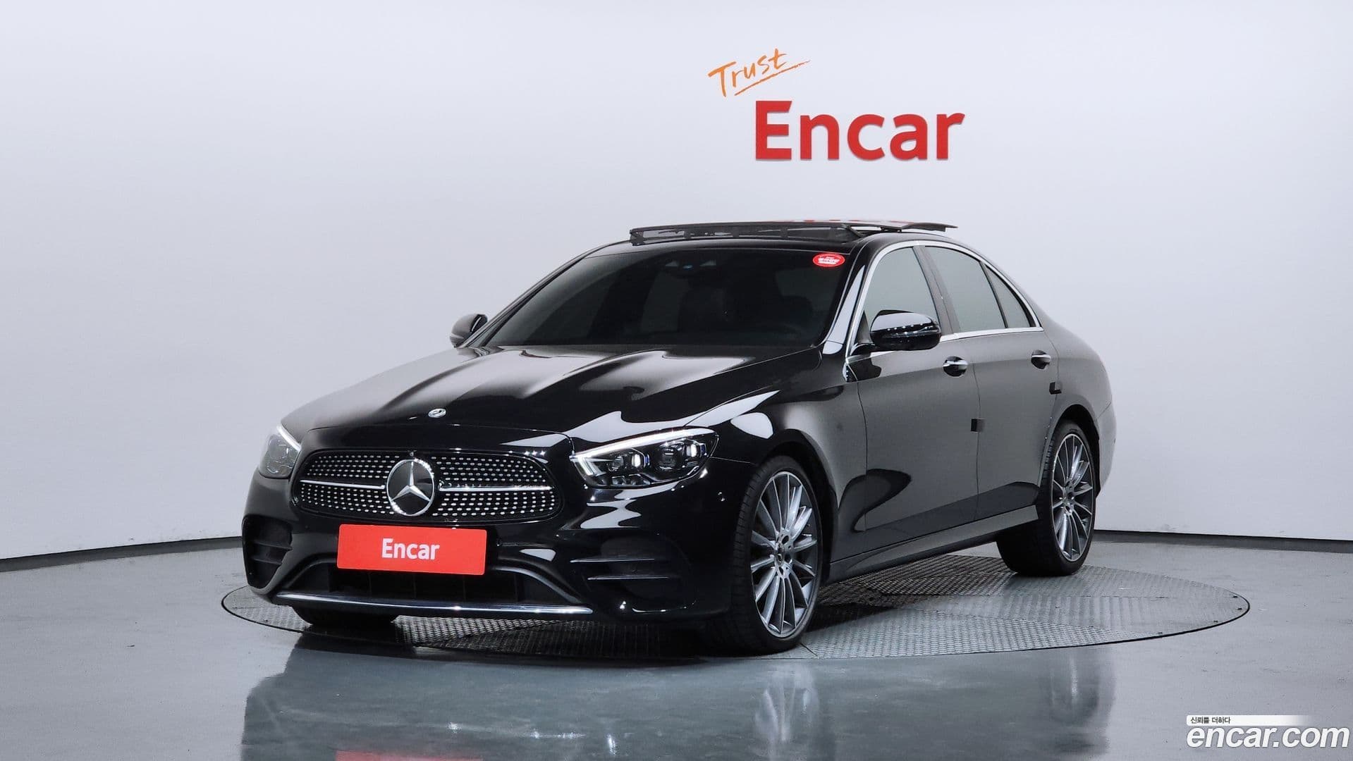 Main__Slider__Photo:E-Class Mercedes-Benz 2022.9-0