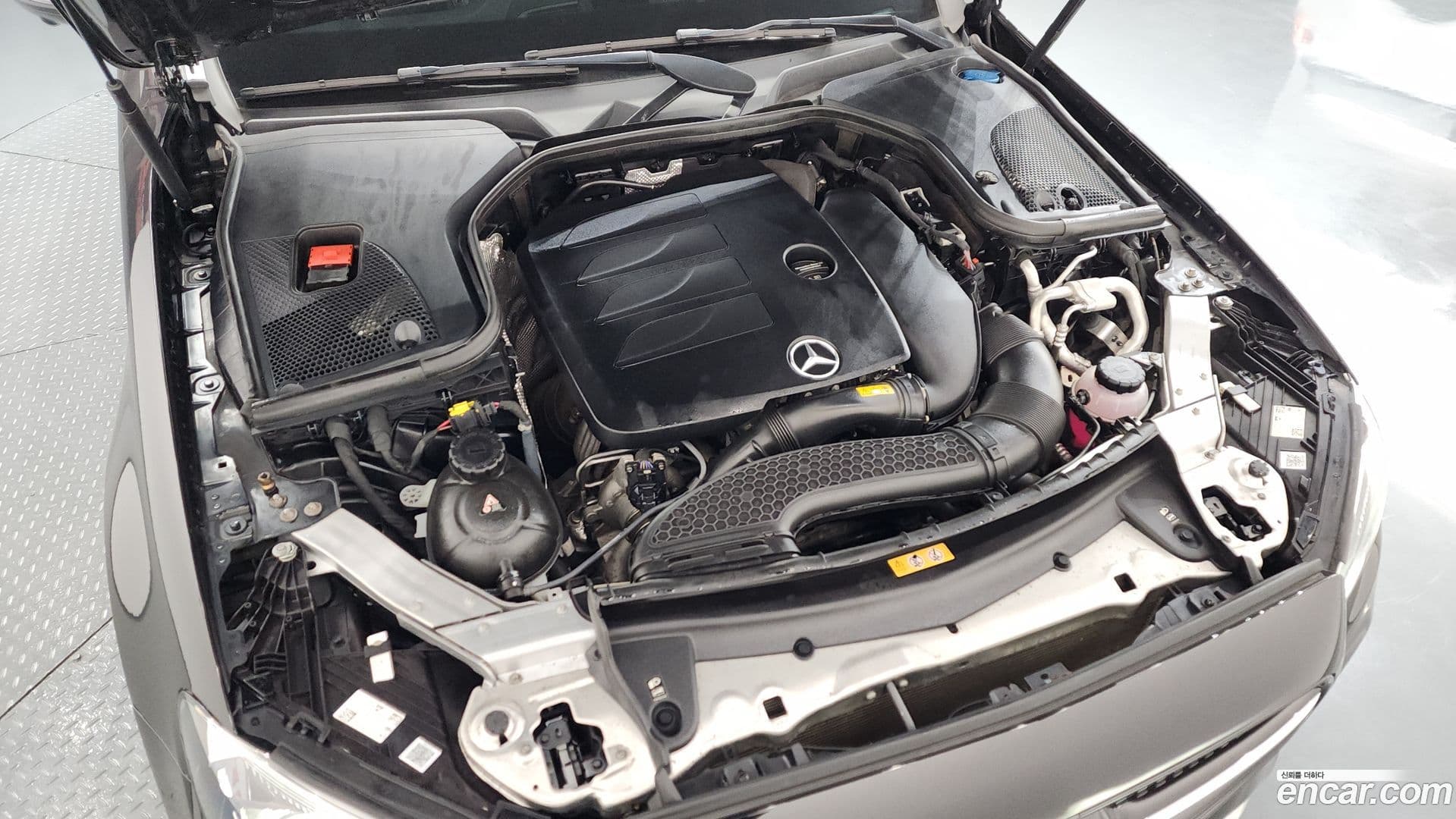 Main__Slider__Photo:E-Class Mercedes-Benz 2022.9-5