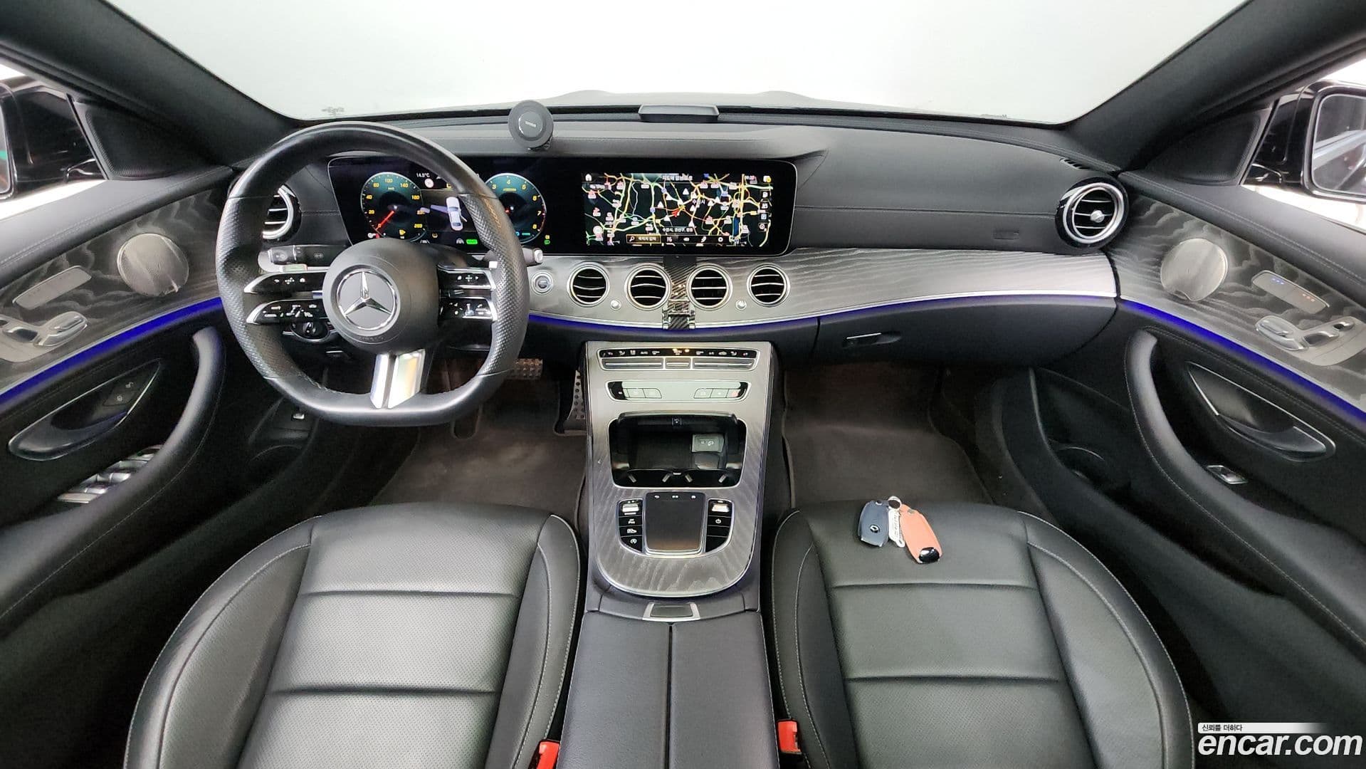 Main__Slider__Photo:E-Class Mercedes-Benz 2022.9-6