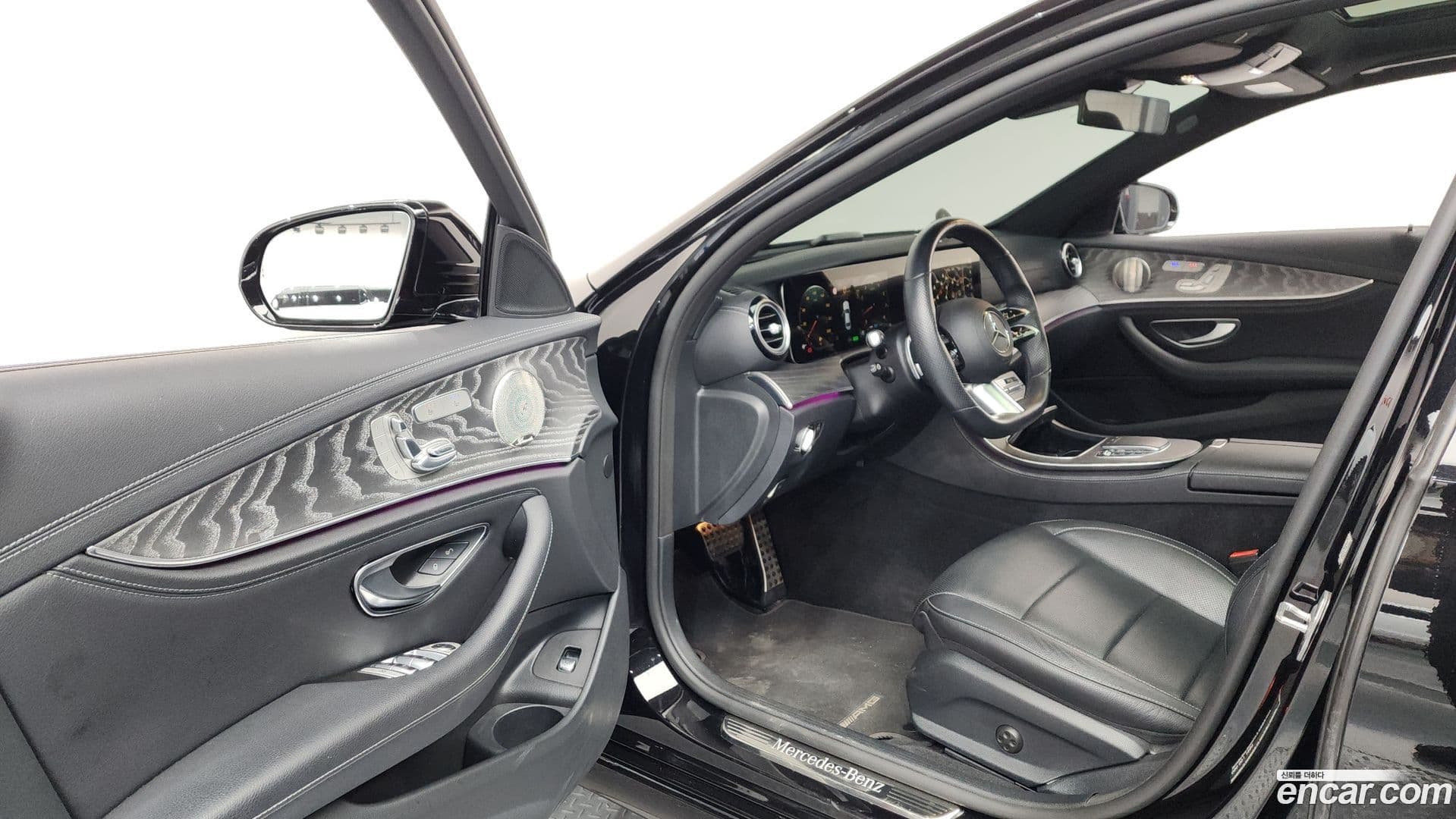 Main__Slider__Photo:E-Class Mercedes-Benz 2022.9-9