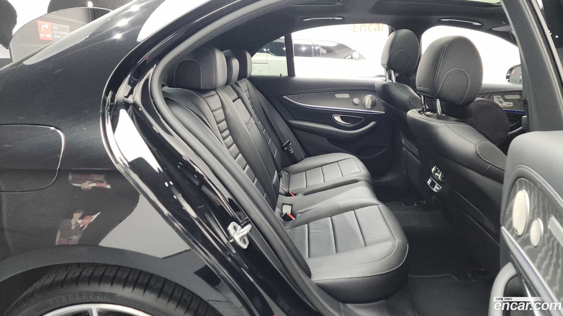 E-Class Mercedes-Benz 2022.9-OPTION-015