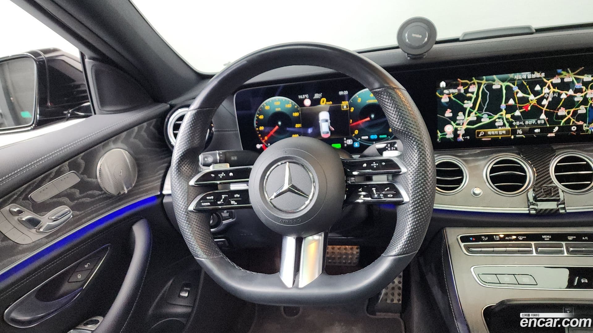 Main__Slider__Photo:E-Class Mercedes-Benz 2022.9-12